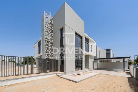 Вилла Al Furjan, Дубай, БАӘ-да 5 жатын бөлмелер, 373.56 м² № 746226