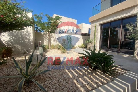 Villa till försäljning i Saadiyat Island, Abu Dhabi, UAE 5 sovrum, 696.7 kvm Nr. 580498 - fotografi 3