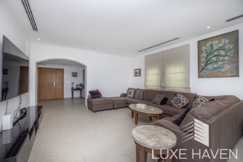 Vilë në Jumeirah Park, Dubai, Emiratet e Bashkuara Arabe 3 dhoma gjumi, 402.73 m2. № 419969 - Foto 2