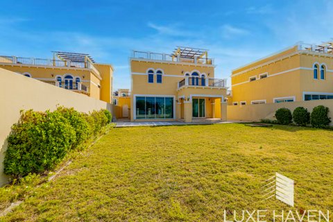 Villa in Jumeirah Park, Dubai, UAE 4 bedrooms, 385.92 sq.m. № 419970