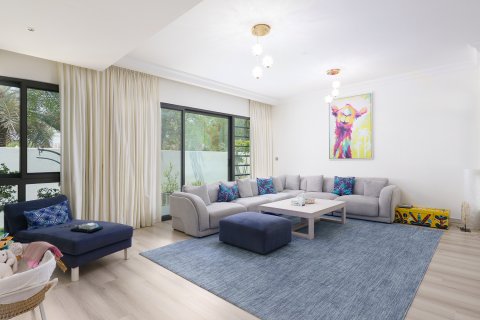 Villa zum Verkauf in Dubai, VAE 6 Schlafzimmer, 425.5 m2 Nr. 749299 - Foto 2