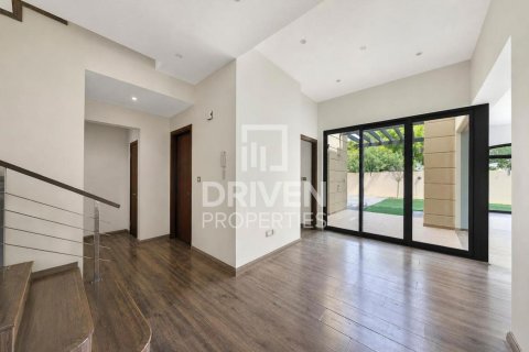 Villa a Mudon, Dubai, EAU 4 camere da letto, 610.28 mq. № 762588
