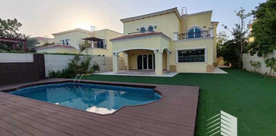 Vila v Jumeirah Park, Dubai, SAE 4 spálne, 402.73 m2 č. 418475