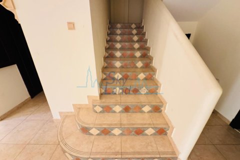 Üürile anda villa asukohaga Jumeirah, Dubai, AÜE: 4 magamistoaga, 325 m² Nr 686604 - pilt 23