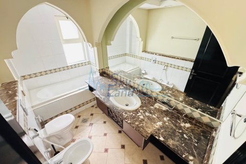 Üürile anda villa asukohaga Jumeirah, Dubai, AÜE: 4 magamistoaga, 325 m² Nr 686604 - pilt 12
