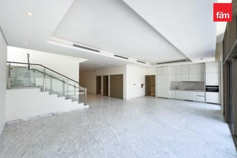 Villa zur Miete in Dubai, VAE 4 Schlafzimmer, 728.7 m2 Nr. 760896 - Foto 2
