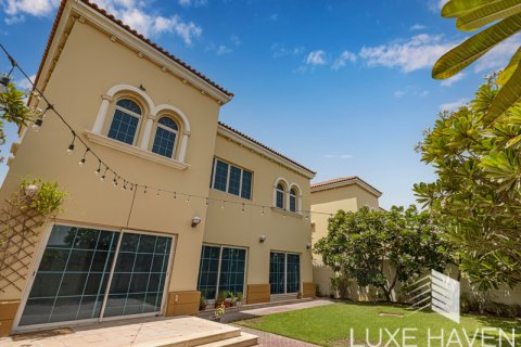 Villa in Jumeirah Park, Dubai, UAE 4 bedrooms, 314.85 sq.m. № 421247