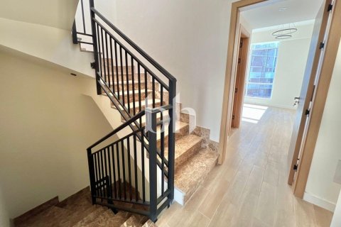 Adosado en venta en Dubai Investment Park, Dubai, EAU 4 dormitorios, 250.47 m2 № 748626 - foto 11