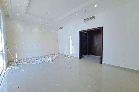 Снять в аренду виллу в Аль-Батин, Абу-Даби, ОАЭ 5 спален, 319.1м2, № 561244 - фото 22