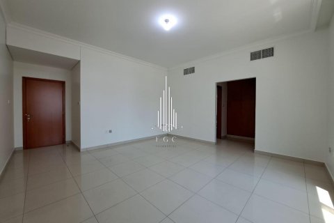 Tourist Club Area, Abu Dhabi, UAE의 임대용 아파트 침실 4개, 291.9제곱미터 번호 561245 - 사진 5