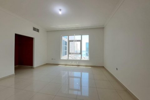 Tourist Club Area, Abu Dhabi, UAE의 임대용 아파트 침실 4개, 291.9제곱미터 번호 561245 - 사진 4