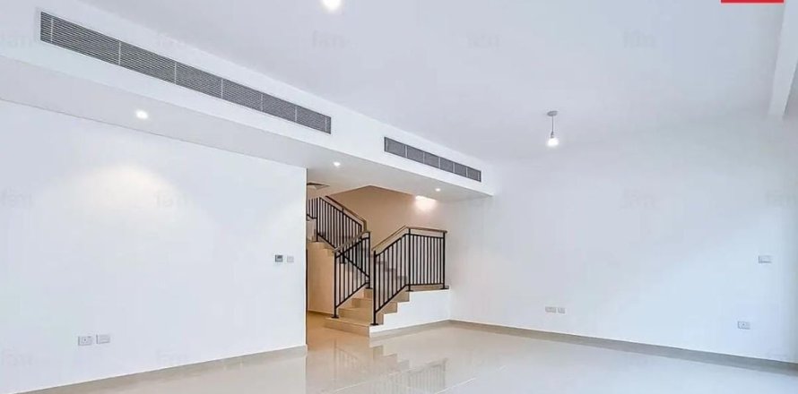 Shtëpi në qytet në Dubai, Emiratet e Bashkuara Arabe 3 dhoma gjumi, 145.3 m2. № 726831