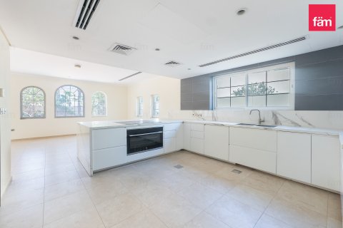 Villa te huur in Dubai, VAE 3 slaapkamers, 819.9 vr.m., nr 766674 - foto 3