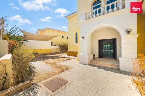 Villa te huur in Dubai, VAE 3 slaapkamers, 819.9 vr.m., nr 766674 - foto 25