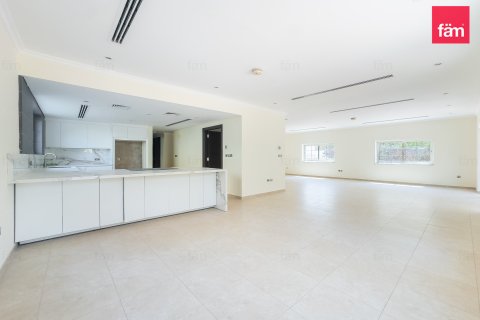Villa te huur in Dubai, VAE 3 slaapkamers, 819.9 vr.m., nr 766674 - foto 6