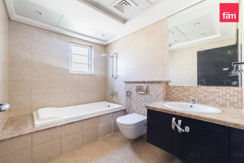 Villa te huur in Dubai, VAE 3 slaapkamers, 819.9 vr.m., nr 766674 - foto 21