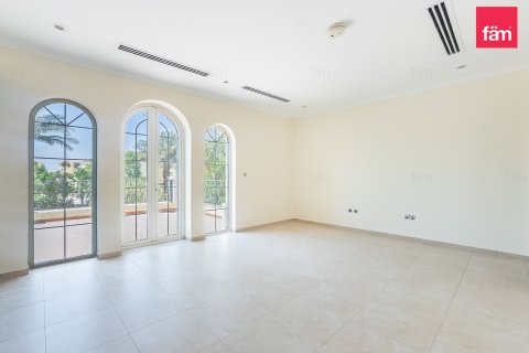 Villa te huur in Dubai, VAE 3 slaapkamers, 819.9 vr.m., nr 766674 - foto 8
