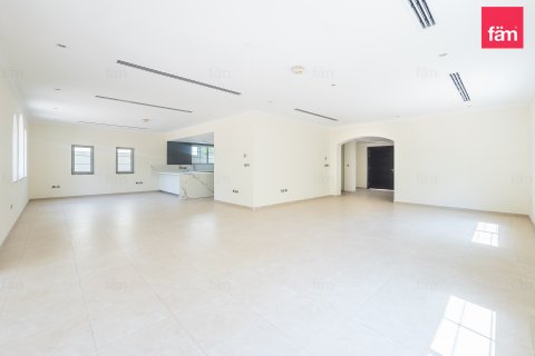 Villa te huur in Dubai, VAE 3 slaapkamers, 819.9 vr.m., nr 766674 - foto 2