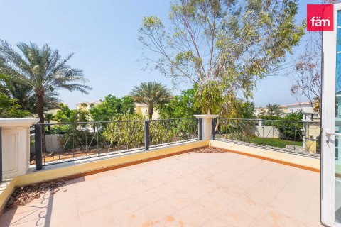 Villa te huur in Dubai, VAE 3 slaapkamers, 819.9 vr.m., nr 766674 - foto 28