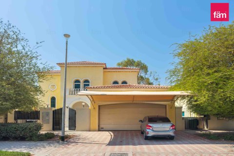 Villa te huur in Dubai, VAE 3 slaapkamers, 819.9 vr.m., nr 766674 - foto 30