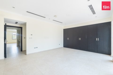 Villa te huur in Dubai, VAE 3 slaapkamers, 819.9 vr.m., nr 766674 - foto 17