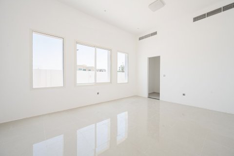 Villa para arrendamento em Dubai, EAU 6 quartos, 743.22 m2 № 750776 - foto 9