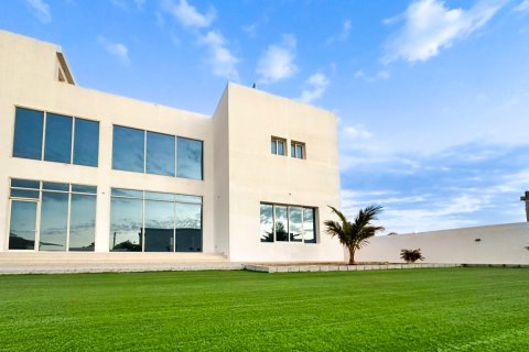 Villa para arrendamento em Dubai, EAU 6 quartos, 743.22 m2 № 750776 - foto 2