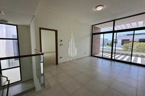 Üürile anda villa on the Yas Island, Abu Dhabi, AÜE: 5 magamistoaga, 581.1 m² Nr 557424 - pilt 2