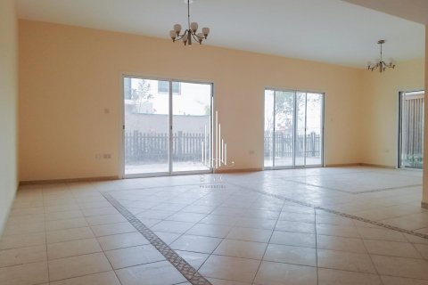 Villa til salg i Abu Dhabi, UAE 4 soveværelser, 253.6 kvm № 533313 - foto 4
