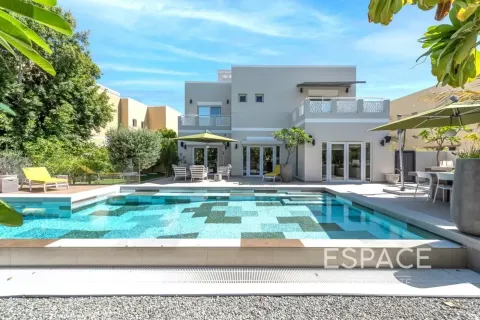 Villa asukohaga Meadows, Dubai, AÜE: 5 magamistoaga, 391 m² Nr 737904