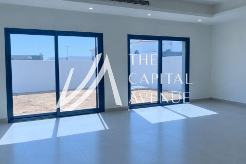 Vilë në Al Shamkha, Abu Dhabi, Emiratet e Bashkuara Arabe 5 dhoma gjumi, 749.91 m2. № 768933 - Foto 2