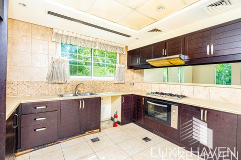 Vila u gradu Jumeirah Park, Dubai, UAE 3 spavaće sobe, 327.67 m2 Br. 413586 - Slika 7