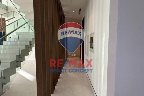 Vilë në Abu Dhabi, Emiratet e Bashkuara Arabe 6 dhoma gjumi, 850 m2. № 573776 - Foto 4