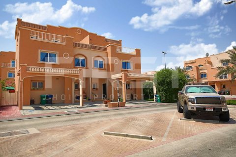 Vila di Al Reef, Abu Dhabi, UAE 5 bilik tidur, 348.4 meter persegi № 410369 - foto 3
