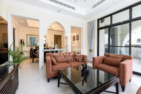 Apartament në Downtown Dubai (Downtown Burj Dubai), Emiratet e Bashkuara Arabe 2 dhoma gjumi, 143.81 m2. № 762583 - Foto 2