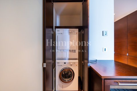 Apartmen di Burj Khalifa, Dubai, UAE 2 bilik tidur, 152.26801700 meter persegi № 720771 - foto 12