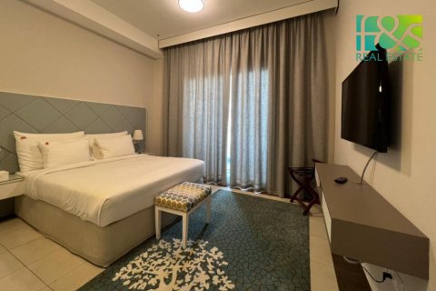 Vilë në Al Jazirah Al Hamra, Ras Al Khaimah, Emiratet e Bashkuara Arabe 3 dhoma gjumi, 260.1 m2. № 497445 - Foto 17
