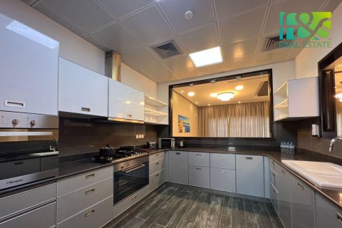 Vilë në Al Jazirah Al Hamra, Ras Al Khaimah, Emiratet e Bashkuara Arabe 3 dhoma gjumi, 260.1 m2. № 497445 - Foto 8