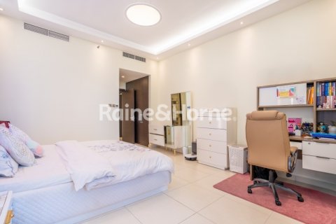 Apartment til salg i Downtown Dubai (Downtown Burj Dubai), Dubai, UAE 2 soveværelser, 155.8 kvm № 578764 - foto 12