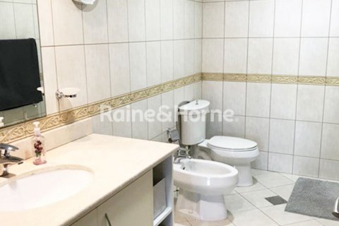 Apartment til salg i Motor City, Dubai, UAE 3 soveværelser, 231.2 kvm № 578766 - foto 13