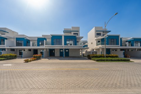 Adosado en Damac Lagoons, Dubai, EAU 4 dormitorios, 144 m² № 749238