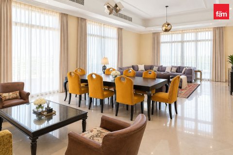 Dubai, UAE의 임대용 빌라 침실 5개, 561제곱미터 번호 766012 - 사진 2
