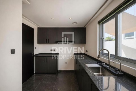 Villa zur Miete in Dubai, VAE 6 Schlafzimmer, 322 m2 Nr. 768472 - Foto 6