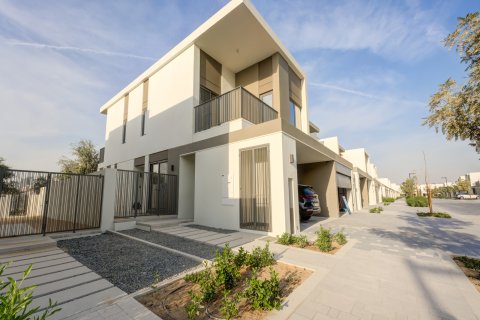 Kaupunkipientalo Dubai Sports City, Arabiemiraatit 4 makuuhuonetta, 213 m2 № 739617