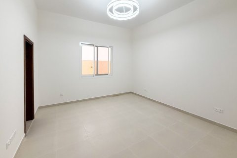 Vila di Al Aweer, Dubai, UAE 4 bilik tidur, 744.73 meter persegi № 754421 - foto 9