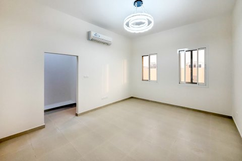 Vila di Al Aweer, Dubai, UAE 4 bilik tidur, 744.73 meter persegi № 754421 - foto 7