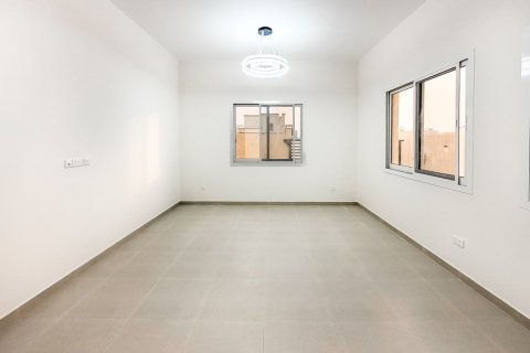 Vila di Al Aweer, Dubai, UAE 4 bilik tidur, 744.73 meter persegi № 754421 - foto 3