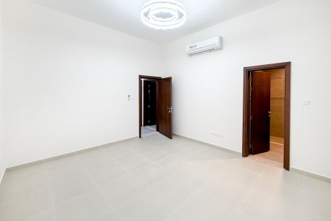 Vila di Al Aweer, Dubai, UAE 4 bilik tidur, 744.73 meter persegi № 754421 - foto 10