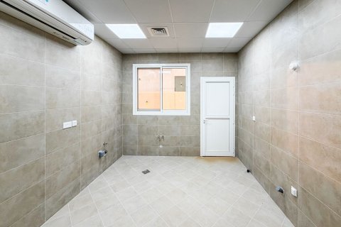 Vila di Al Aweer, Dubai, UAE 4 bilik tidur, 744.73 meter persegi № 754421 - foto 5