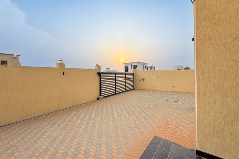 Vila di Al Aweer, Dubai, UAE 4 bilik tidur, 744.73 meter persegi № 754421 - foto 13